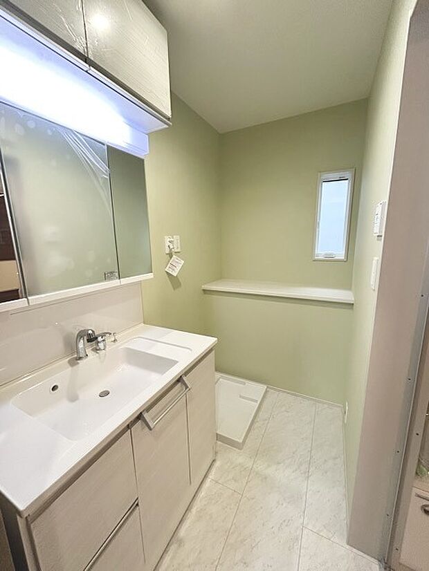 ゆとりの洗面スペースで朝の身支度もスムーズに行えます。 