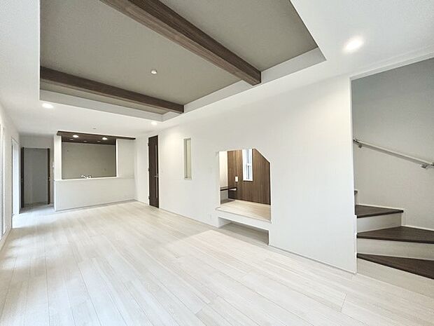 夕食の時間。家族、友人、両親、親戚との会話がより料理を美味しくしてくれる。あっという間に時間が過ぎてしまう居心地の良さは、普段はほっとする空間としてここにあります。 