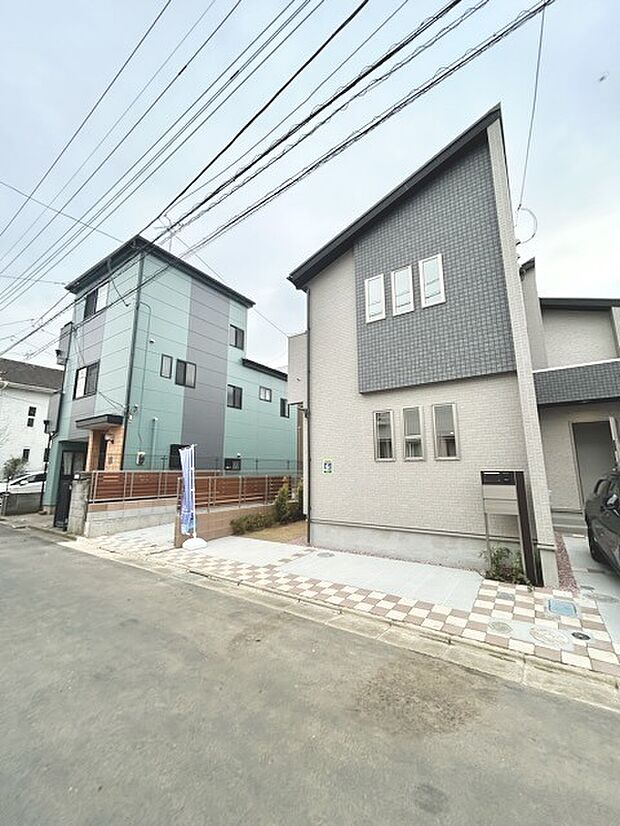 戸建てが立ち並ぶ静かな住宅街。四季折々の移り変わりを感じながら自然と楽しみ、暮らす、そんな毎日を日々の中で感じられる住環境 