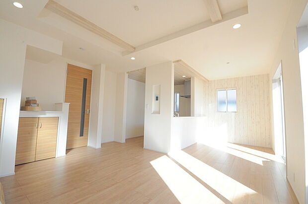 リビングは家具の配置も思いのまま。自由度が高い設計です。 