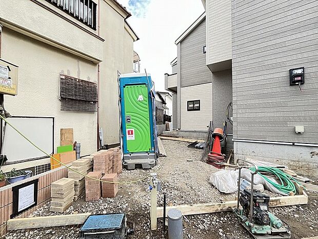 カースペースは1台駐車できます。車庫の出し入れのしやすさなど、実際に現地にてご確認ください。 