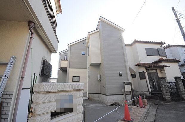 戸建てが立ち並ぶ静かな住宅街。四季折々の移り変わりを感じながら自然と楽しみ、暮らす、そんな毎日を日々の中で感じられる住環境