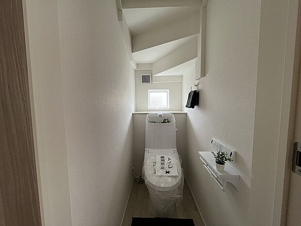 1.2階にそれぞれトレイがございます。朝の混雑時に分散して利用できるほか、ゲスト用としても使い分けることもできます。 