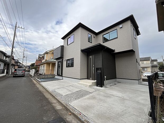 戸建てが立ち並ぶ静かな住宅街。四季折々の移り変わりを感じながら自然と楽しみ、暮らす、そんな毎日を日々の中で感じられる住環境