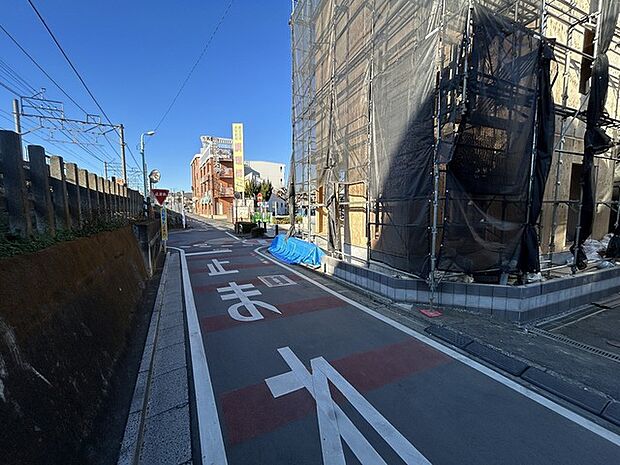 隣が線路なので少し音が気になるかもしれませんが、実際に現地でご確認下さい。