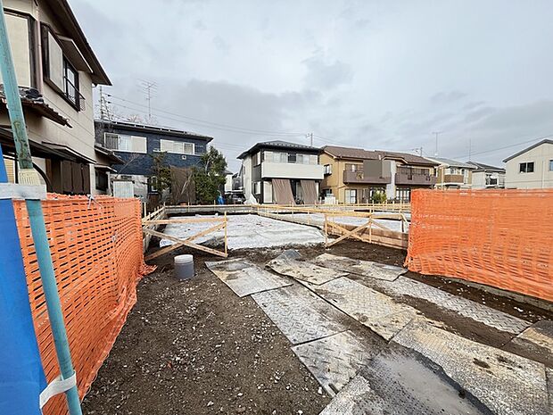 戸建てが立ち並ぶ静かな住宅街。四季折々の移り変わりを感じながら自然と楽しみ、暮らす、そんな毎日を日々の中で感じられる住環境 