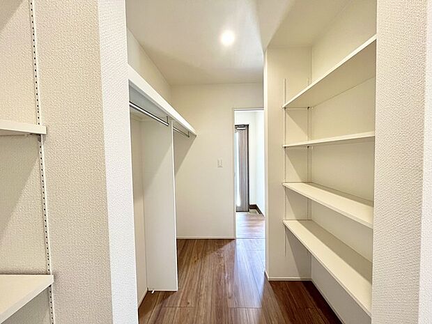 大容量クローゼット付き！家族の成長と共に増える荷物もスッキリ収納。 