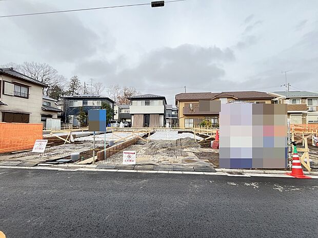 南道路に面しており日中もたくさんの陽が入ります。風通りや周辺環境など実際に現地にてご確認ください。 