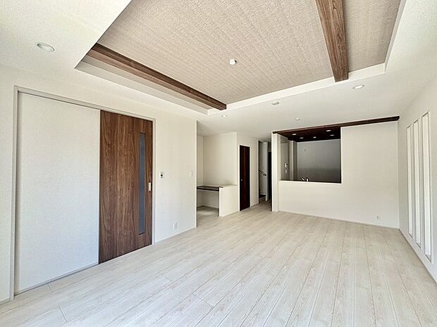 夕食の時間。家族、友人、両親、親戚との会話がより料理を美味しくしてくれる。あっという間に時間が過ぎてしまう居心地の良さは、普段はほっとする空間としてここにあります。