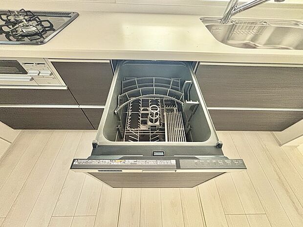 家事時間を短縮できる食洗器付き、毎日の負担を減らしてお料理を楽しめる嬉しい設備です。