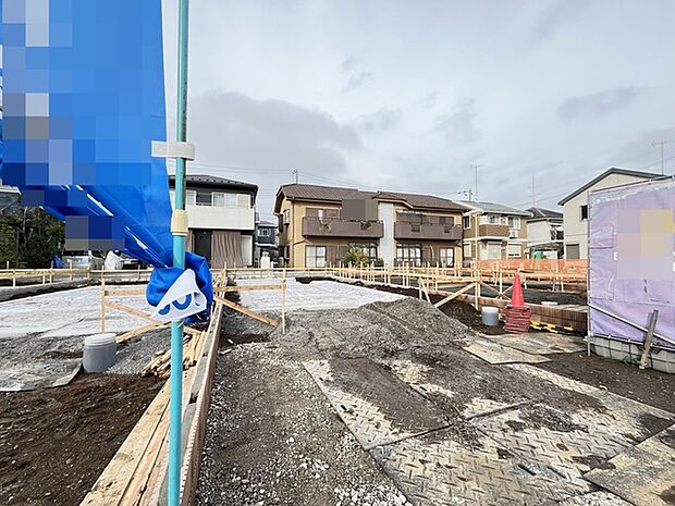 戸建てが立ち並ぶ静かな住宅街。四季折々の移り変わりを感じながら自然と楽しみ、暮らす、そんな毎日を日々の中で感じられる住環境 