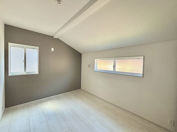 2面採光を確保した明るい室内は、爽やかな風を感じる居心地の良い空間です。