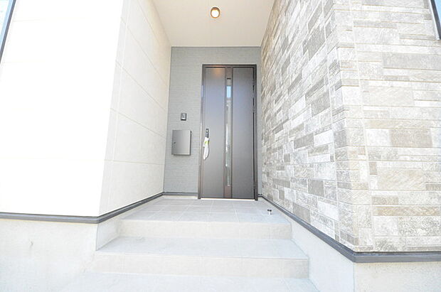 お客様をお迎えする玄関、お家の出入りもスムーズに行えます。