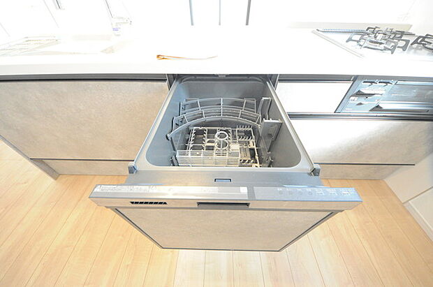 家事時間を短縮できる食洗器付き、毎日の負担を減らしてお料理を楽しめる嬉しい設備です。