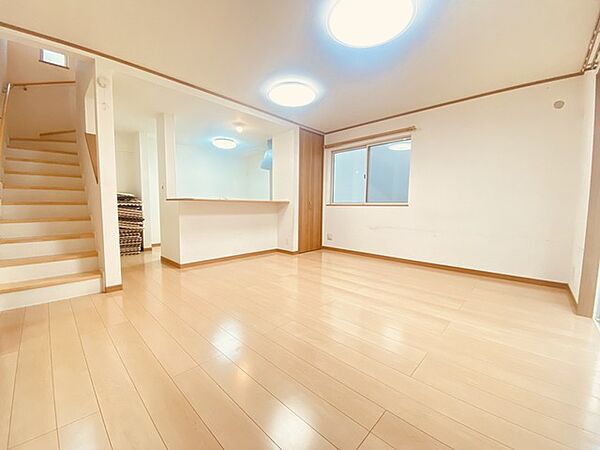家族が一番集まる場所だから広々としつつも素敵な空間であって欲しい。皆がくつろぐリビングからキッチンまでが一つに繋がる空間。