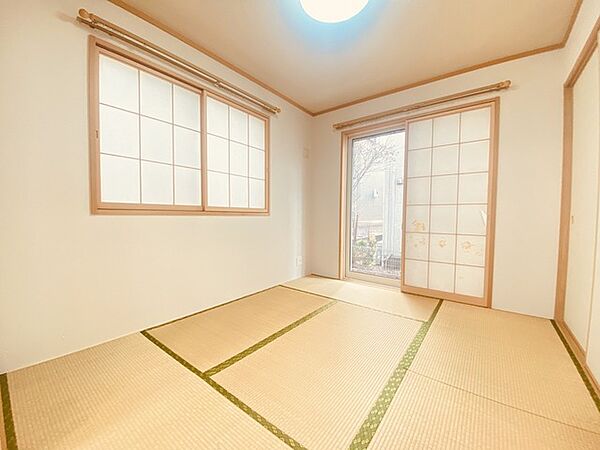 和室があるとやはりどこか心落ち着いてしまいます。客間としてもちょうど良い5.26帖。