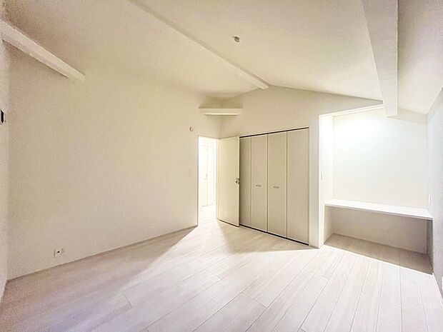 広々収納で、仕事着、普段着をまとめて収納できます。