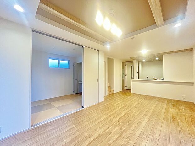 家族が一番集まる場所だから広々としつつも素敵な空間であって欲しい。皆がくつろぐリビングからキッチンまでが一つに繋がる空間。