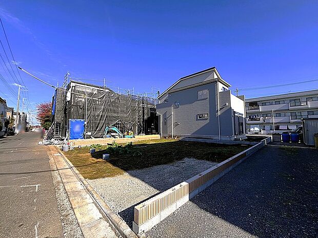 6m幅員の道路に面しておりお車の運転が苦手な方でも安心して出入りいただけます。 