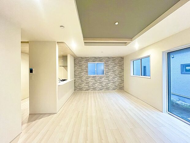 キッチンはオープンカフェスタイルだからリビングとの一体感はバッチリ。毎日のお料理時間も楽しくなりそうです。 