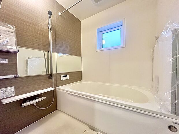 1日の疲れを取るゆとりある浴室です。 