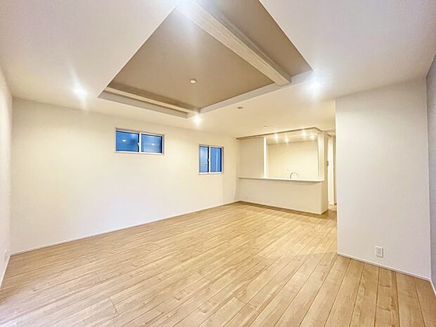 夕食の時間。家族、友人、両親、親戚との会話がより料理を美味しくしてくれる。あっという間に時間が過ぎてしまう居心地の良さは、普段はほっとする空間としてここにあります。 