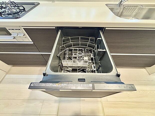 家事時間を短縮できる食洗器付き、毎日の負担を減らしてお料理を楽しめる嬉しい設備です。