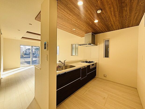 家族が一番集まる場所だから広々としつつも素敵な空間であって欲しい。皆がくつろぐリビングからキッチンまでが一つに繋がる空間。 