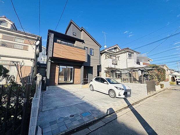 セカンドカーや来客時にも便利なカースペース3台分ございます。