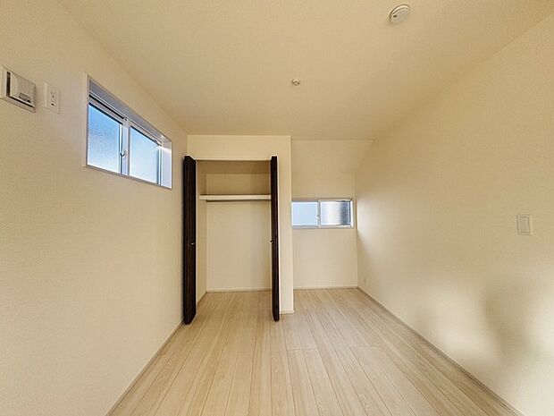 2面採光を確保した明るい室内は、爽やかな風を感じる居心地の良い空間です。