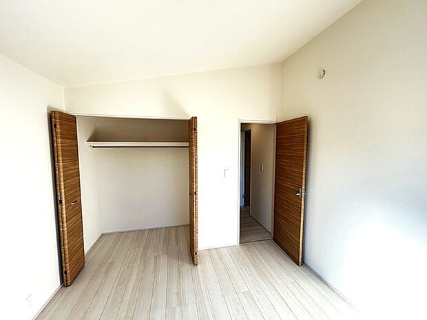 各居室に収納付き