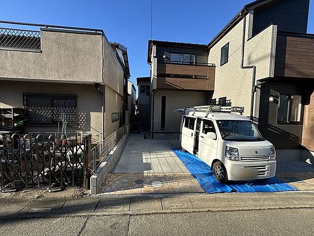 セカンドカーや来客時にも便利なカースペース2台分ございます。 