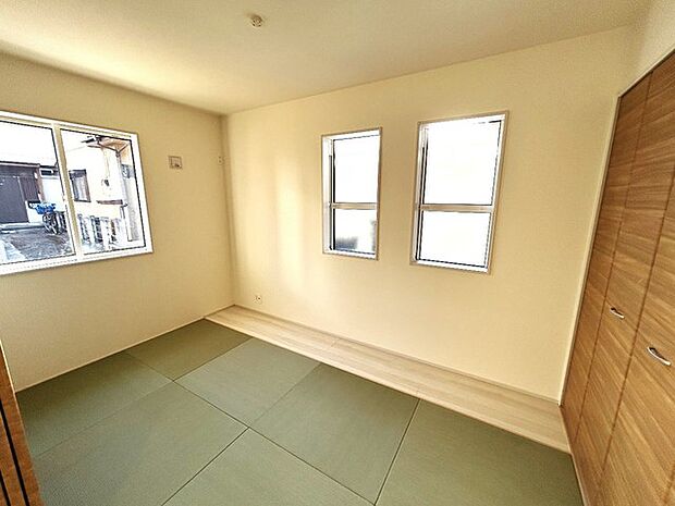 和室があるとやはりどこか心落ち着いてしまいます。客間としてもちょうど良い5帖。 