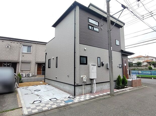 前面道路は通り抜けができないため、交通量が少なく静かな住環境です。 