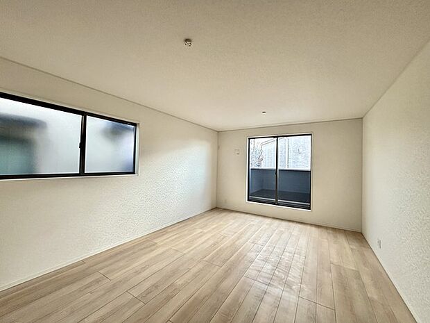 家族が一番集まる場所だから広々としつつも素敵な空間であって欲しい。皆がくつろぐリビングからキッチンまでが一つに繋がる空間。