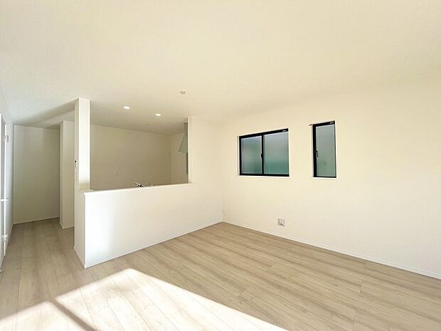 リビングは家具の配置も思いのまま。自由度が高い設計です。 