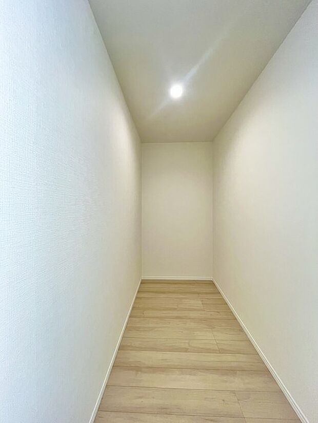 大容量のパントリーがございますので、非常食や食品のストックも沢山置けます。