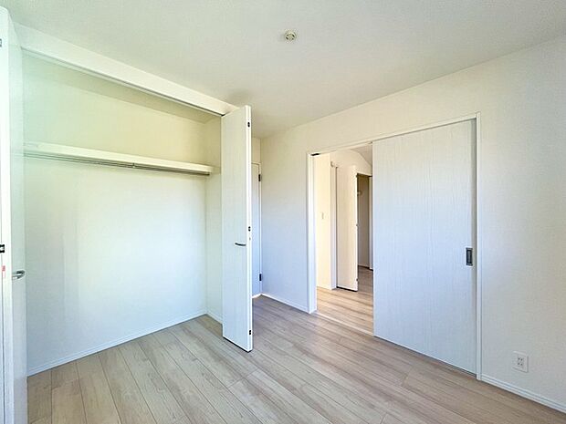 ご家族様の成長に合わせて、仕切りをつけれる洋室です。