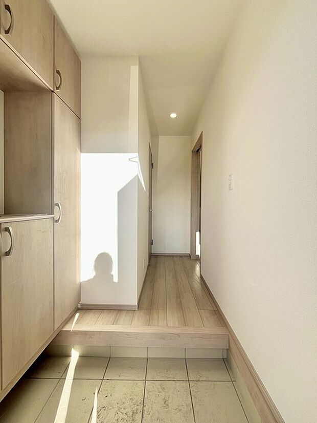 お客様をお迎えする玄関、お家の出入りもスムーズに行えます。