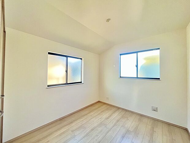 2面採光を確保した明るい室内は、爽やかな風を感じる居心地の良い空間です。 