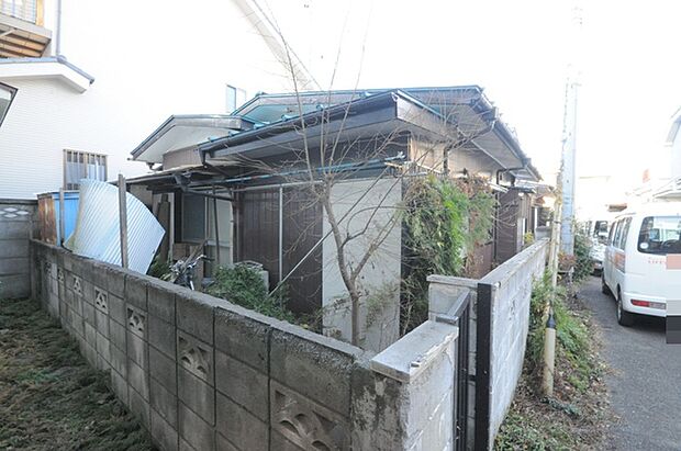 戸建てが立ち並ぶ静かな住宅街。四季折々の移り変わりを感じながら自然と楽しみ、暮らす、そんな毎日を日々の中で感じられる住環境