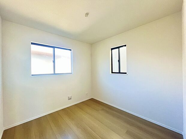 2面採光を確保した明るい室内は、爽やかな風を感じる居心地の良い空間です。 