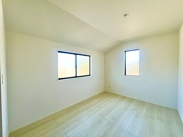 2面採光を確保した明るい室内は、爽やかな風を感じる居心地の良い空間です。