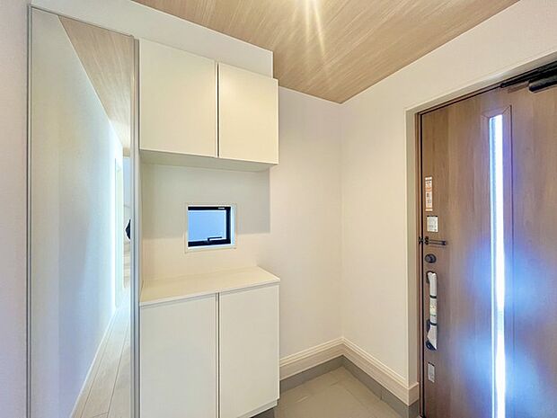 お客様をお迎えする玄関、お家の出入りもスムーズに行えます。