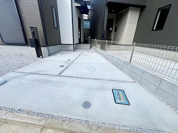 カースペースは1台駐車できます。車庫の出し入れのしやすさなど、実際に現地にてご確認ください。 