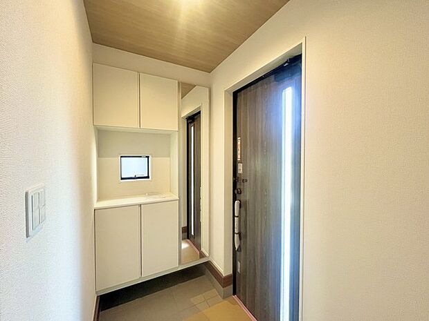 お客様をお迎えする玄関、お家の出入りもスムーズに行えます。