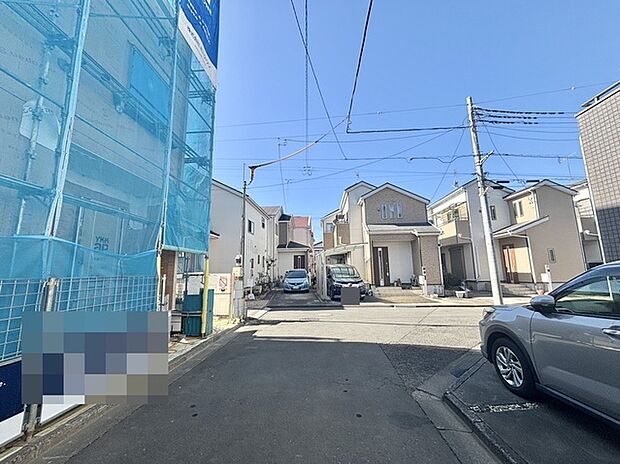 戸建てが立ち並ぶ静かな住宅街。四季折々の移り変わりを感じながら自然と楽しみ、暮らす、そんな毎日を日々の中で感じられる住環境