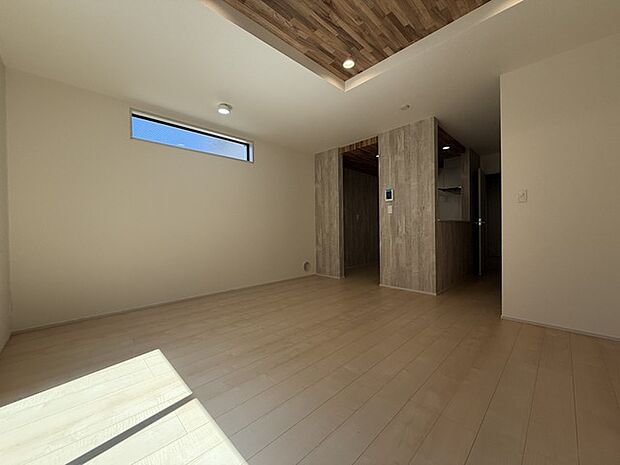 夕食の時間。家族、友人、両親、親戚との会話がより料理を美味しくしてくれる。あっという間に時間が過ぎてしまう居心地の良さは、普段はほっとする空間としてここにあります。