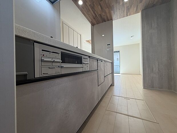 家事時間を短縮できる食洗器付き、毎日の負担を減らしてお料理を楽しめる嬉しい設備です。