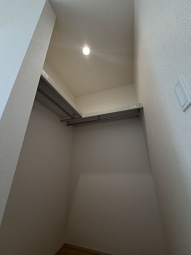 収納で悩む時間をなくしたい。家族の衣服が多くても頼もしいWIC(ウォークインクローゼット)